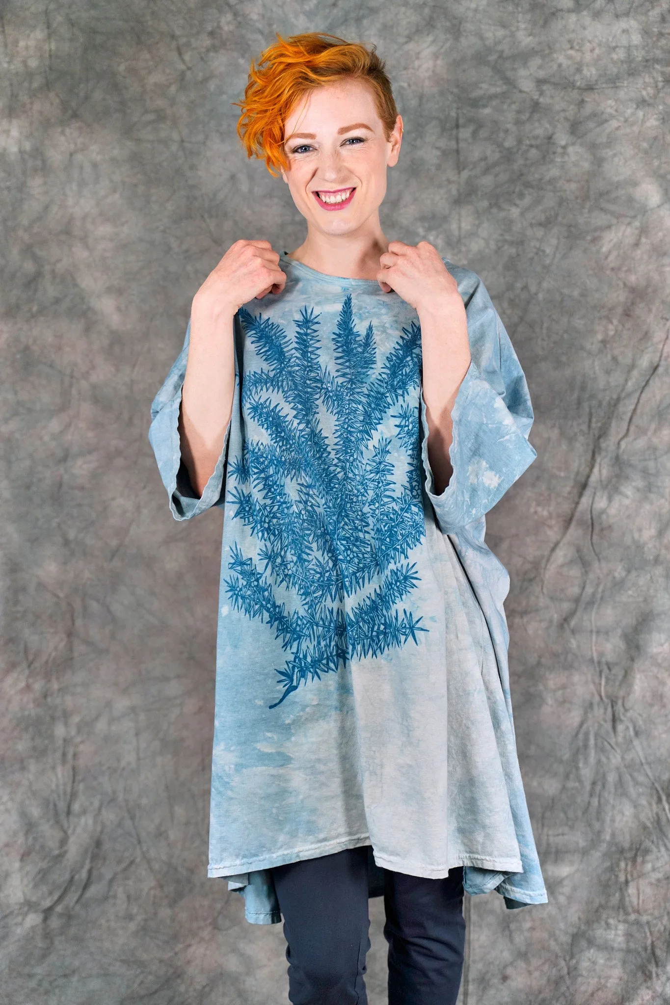 1255HD Art Tee Cobalt Botanica