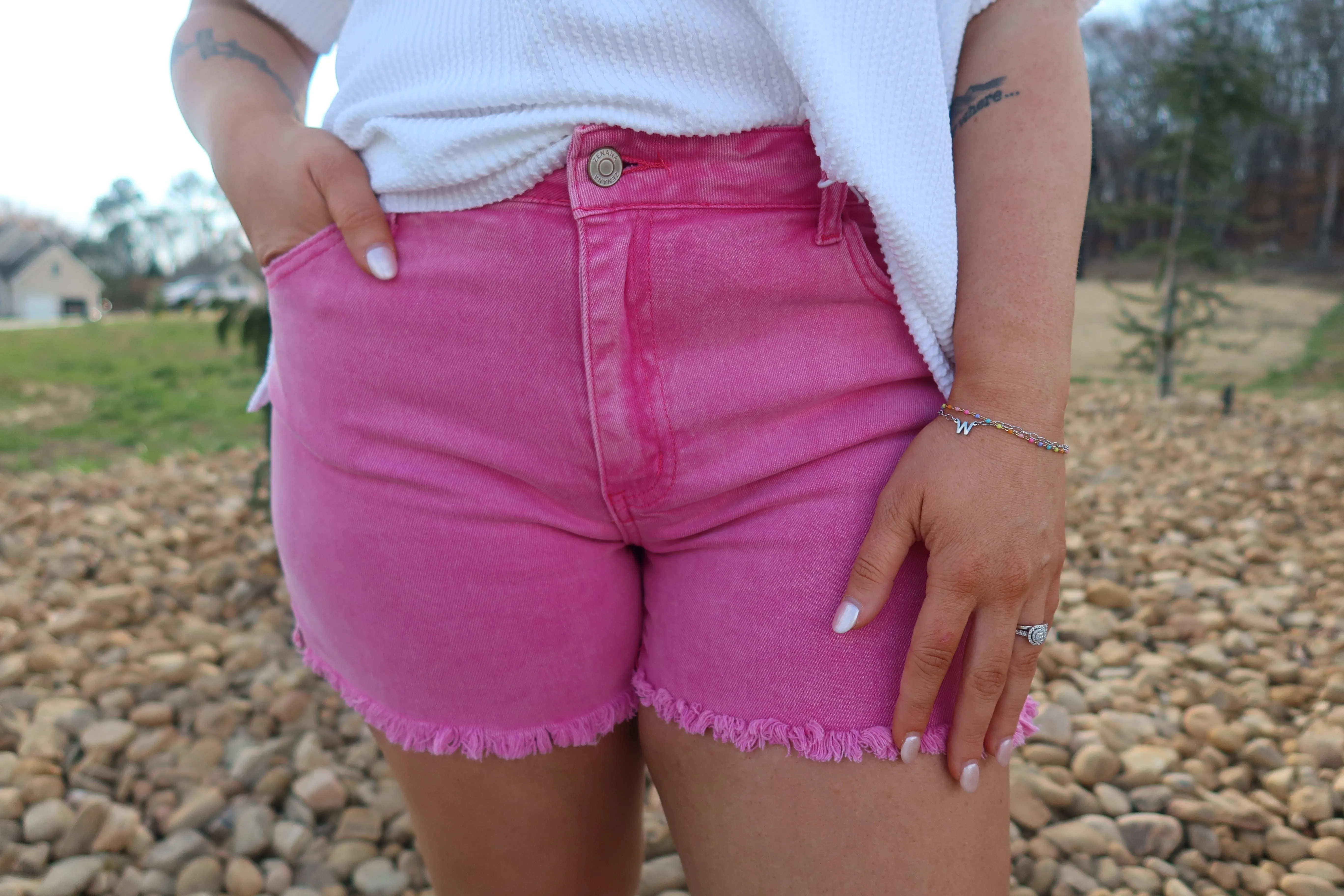 ACID WASHED FRAYED CUTOFF HEM SHORTS