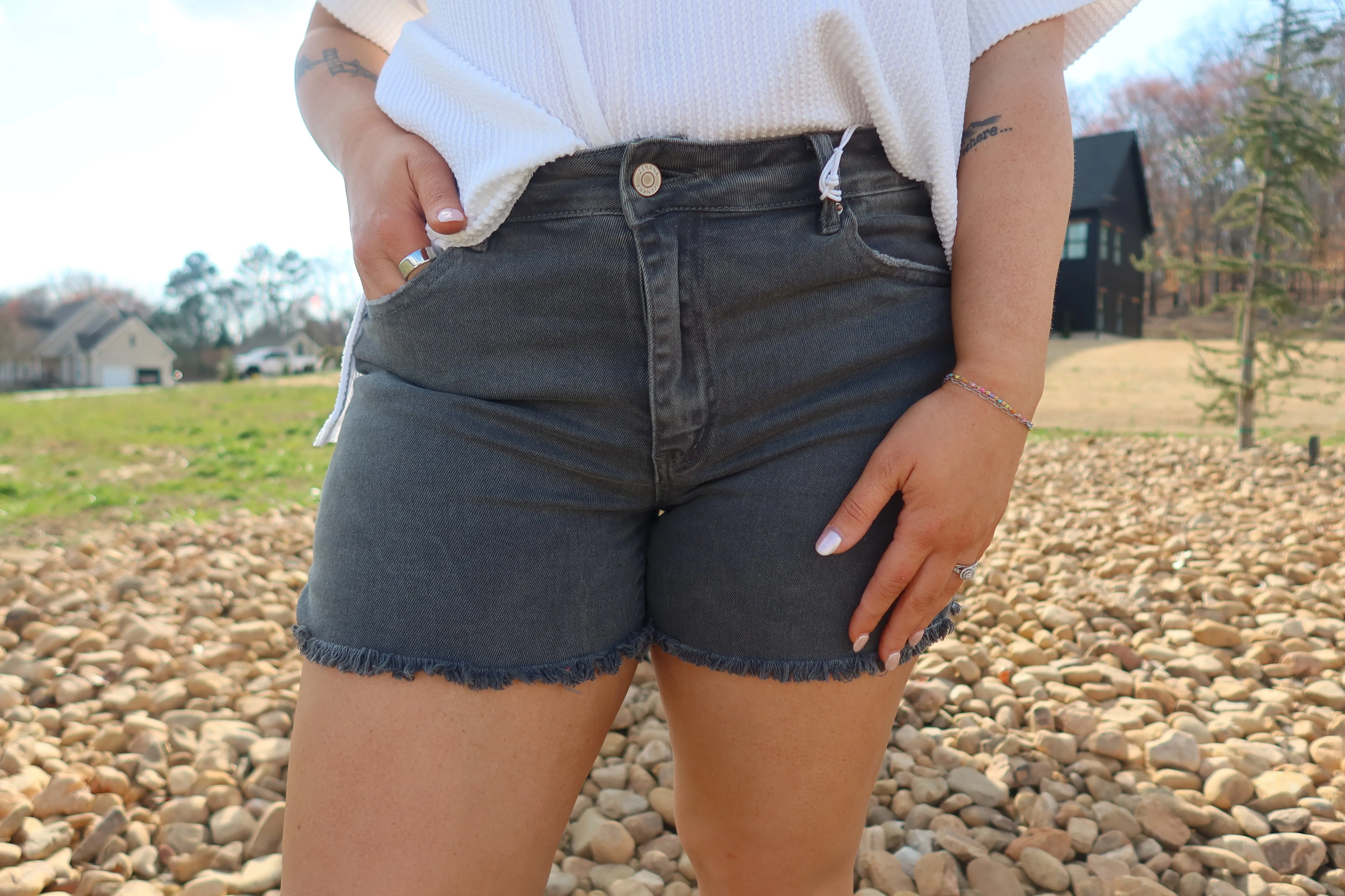 ACID WASHED FRAYED CUTOFF HEM SHORTS