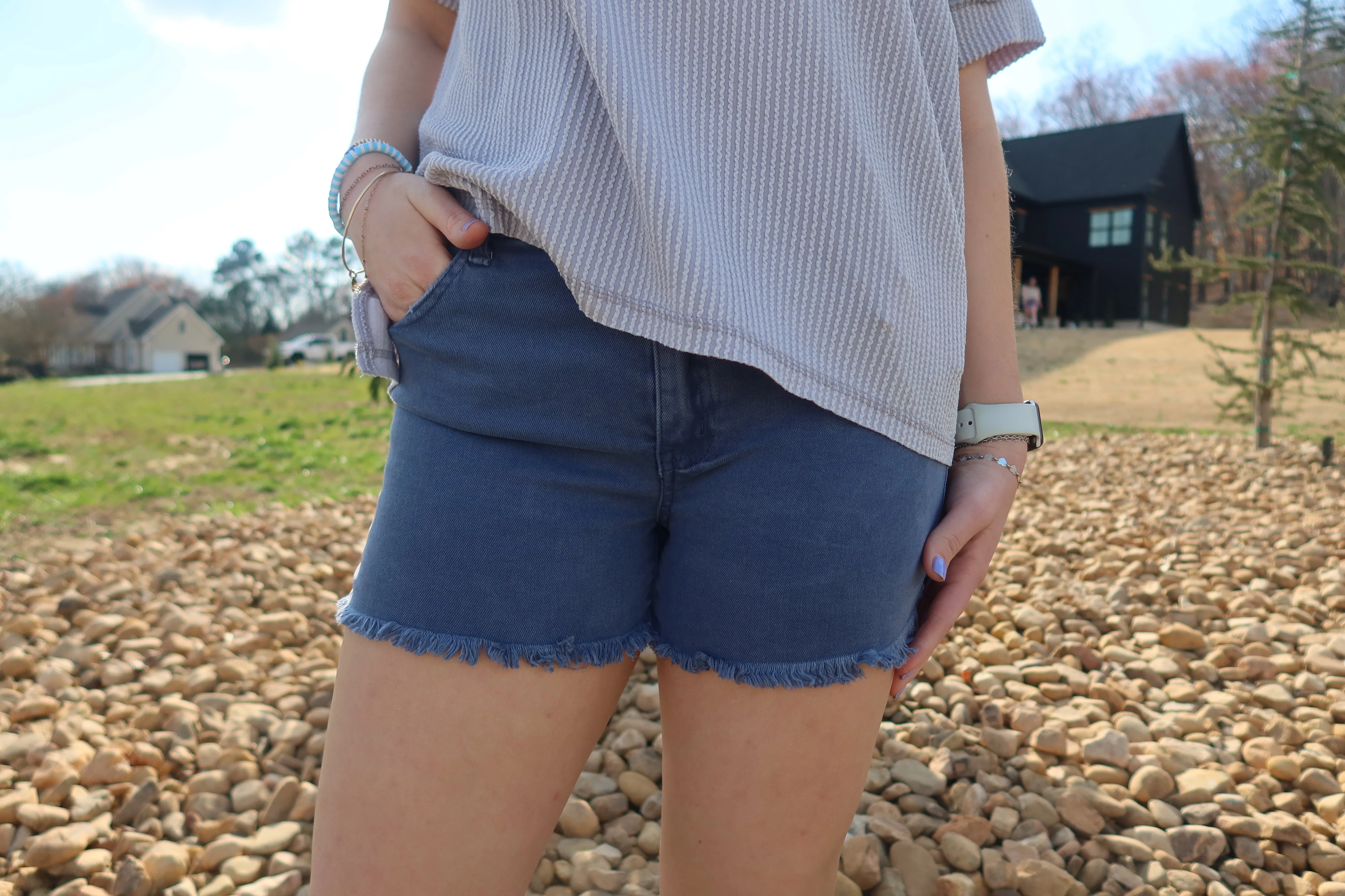 ACID WASHED FRAYED CUTOFF HEM SHORTS