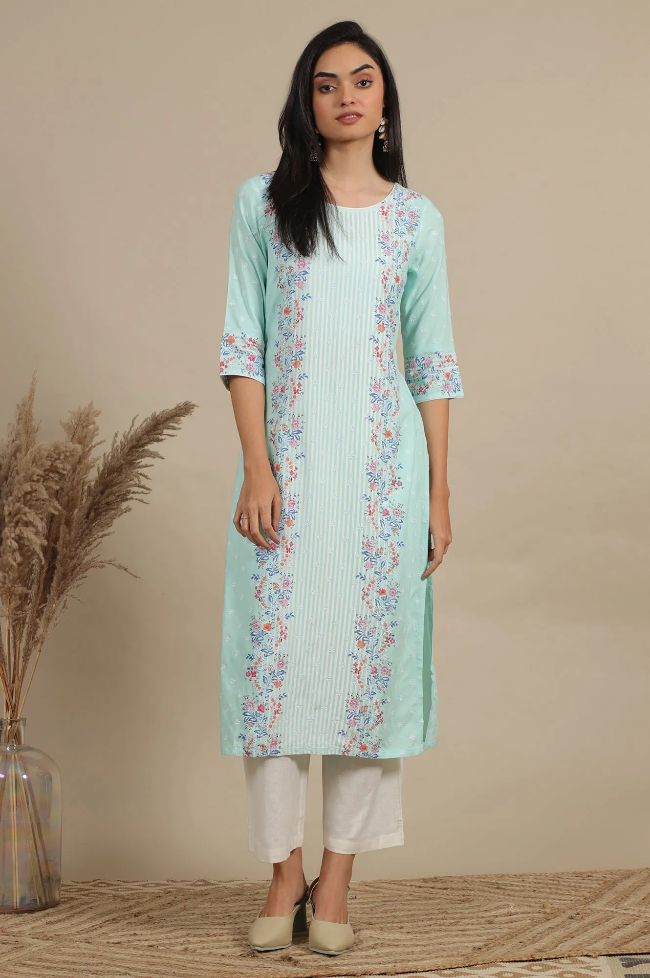 Blue Floral Printed Straight Kurta and Pants Co-ord Set
