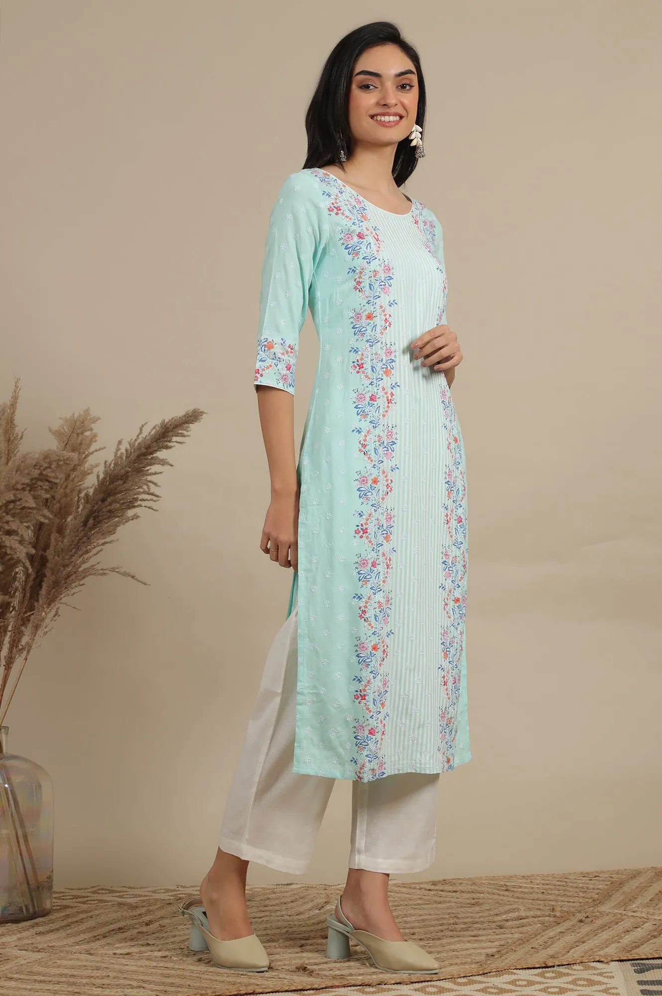 Blue Floral Printed Straight Kurta and Pants Co-ord Set