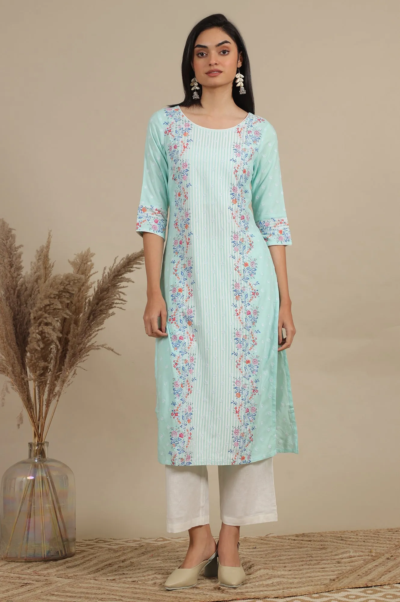 Blue Floral Printed Straight Kurta and Pants Co-ord Set