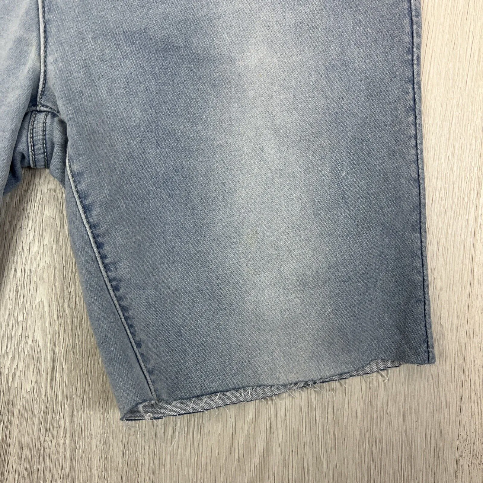 Decjuba Womens Light Wash Stretch Cut-Off Shorts Size 14