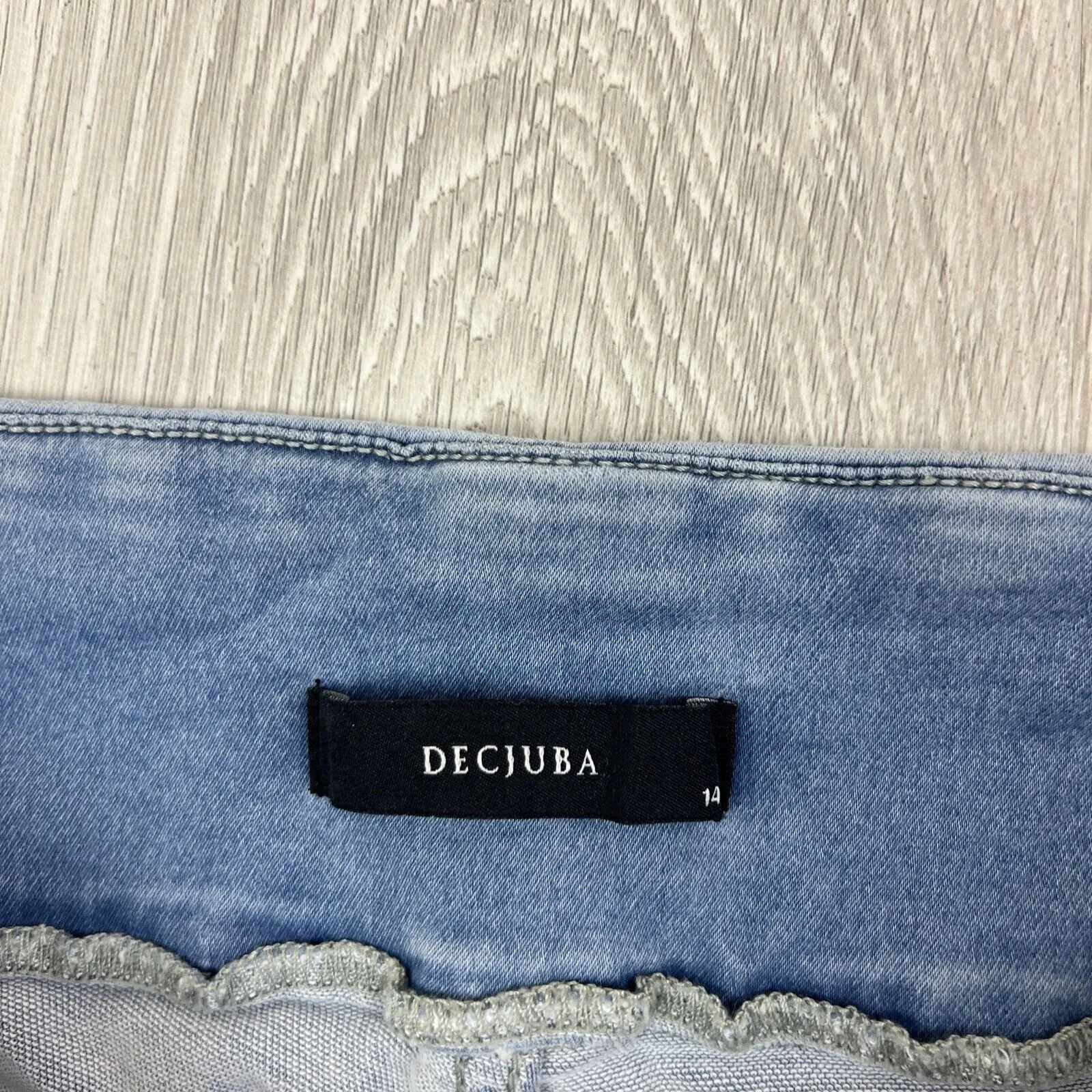 Decjuba Womens Light Wash Stretch Cut-Off Shorts Size 14