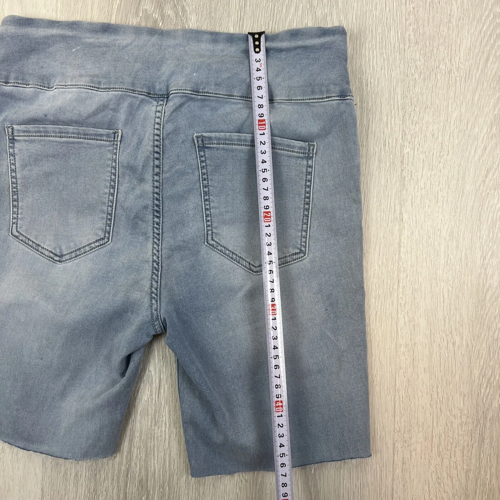 Decjuba Womens Light Wash Stretch Cut-Off Shorts Size 14