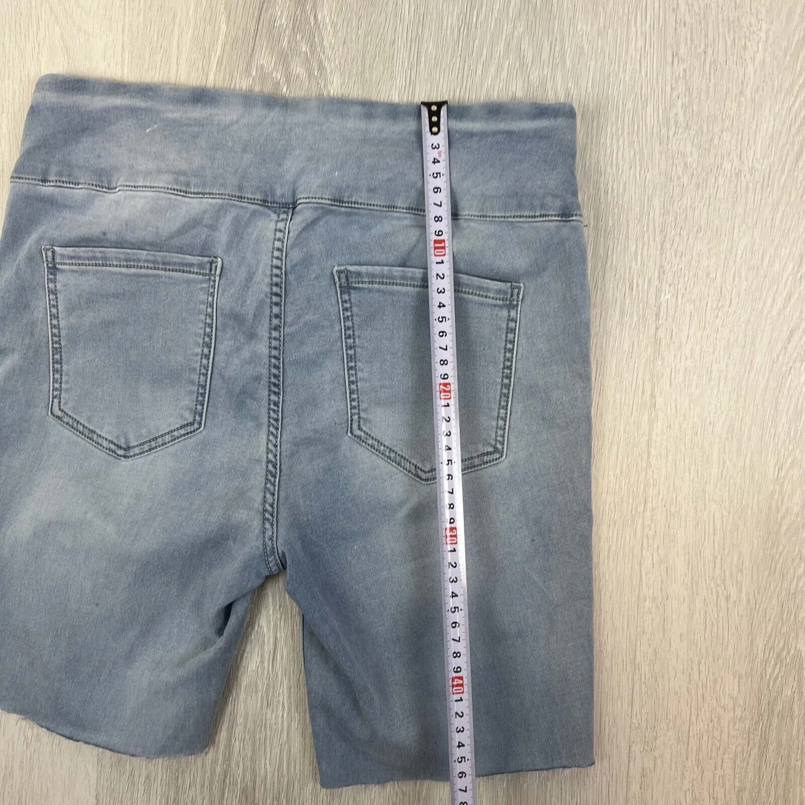 Decjuba Womens Light Wash Stretch Cut-Off Shorts Size 14
