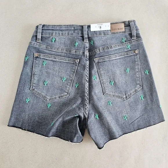 Judy Blue High Rise Embroidered Cactus Black Wash Denim Shorts Small NWT