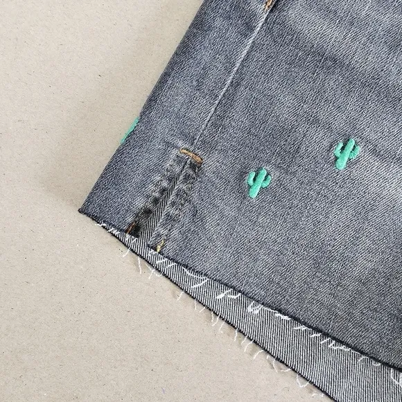 Judy Blue High Rise Embroidered Cactus Black Wash Denim Shorts Small NWT