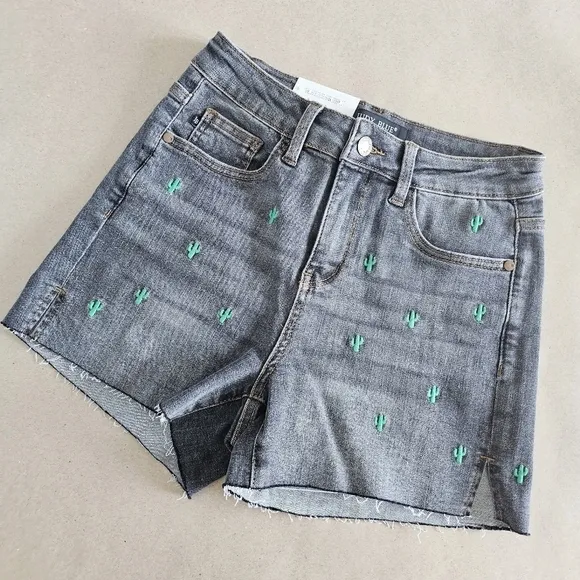 Judy Blue High Rise Embroidered Cactus Black Wash Denim Shorts Small NWT