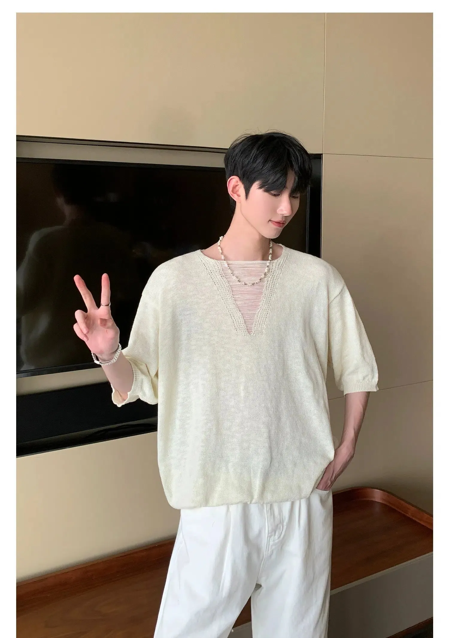 Loose Fit V-neck Lace T-shirt