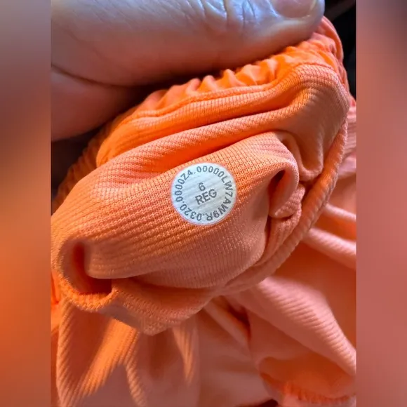 Lululemon Hotty Hot Short II *2.5&quot; Highlight Orange
