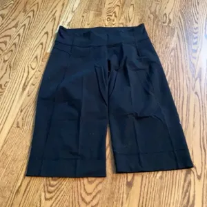Lululemon long black shorts size 6