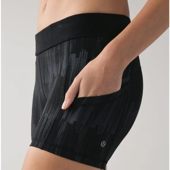 Lululemon What The Sport Short *Full-On Luxtreme Scratch Match Black Multi 4
