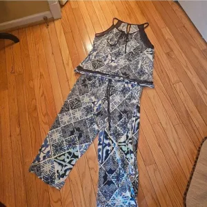 MAIDENFORM NAVY/WHITE FLOWY PJ SET