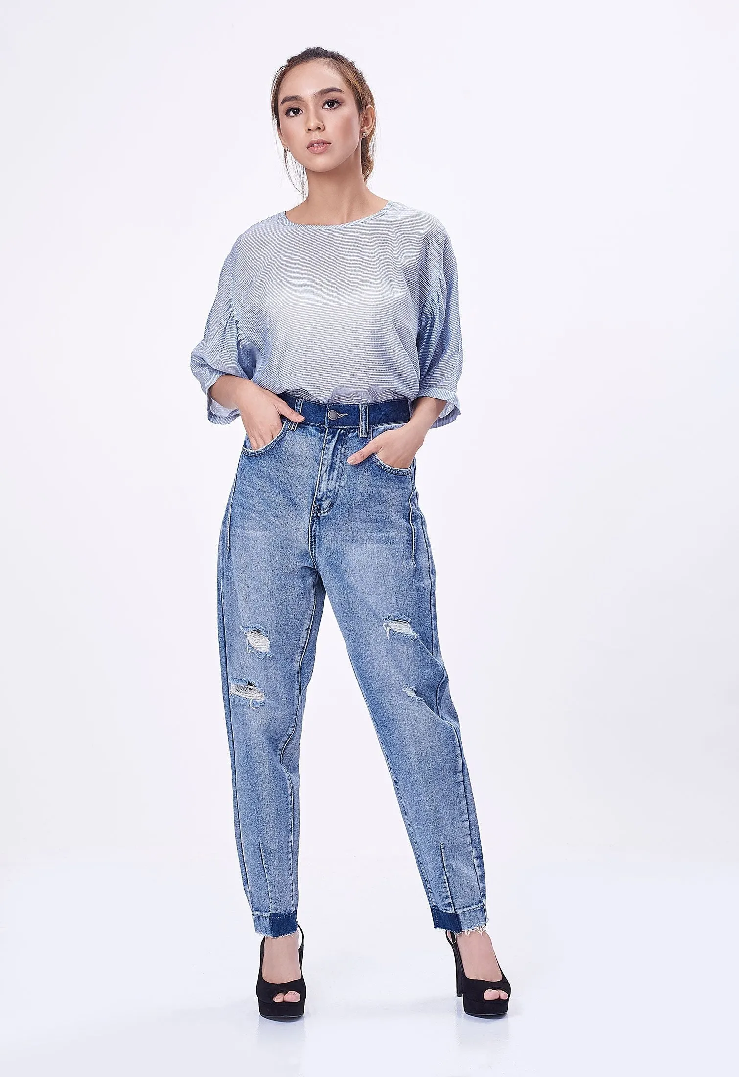 Ripped Stress Jeans Pants