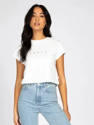 RUSTY ESSENTIALS CLASSIC SLIM CROP TEE