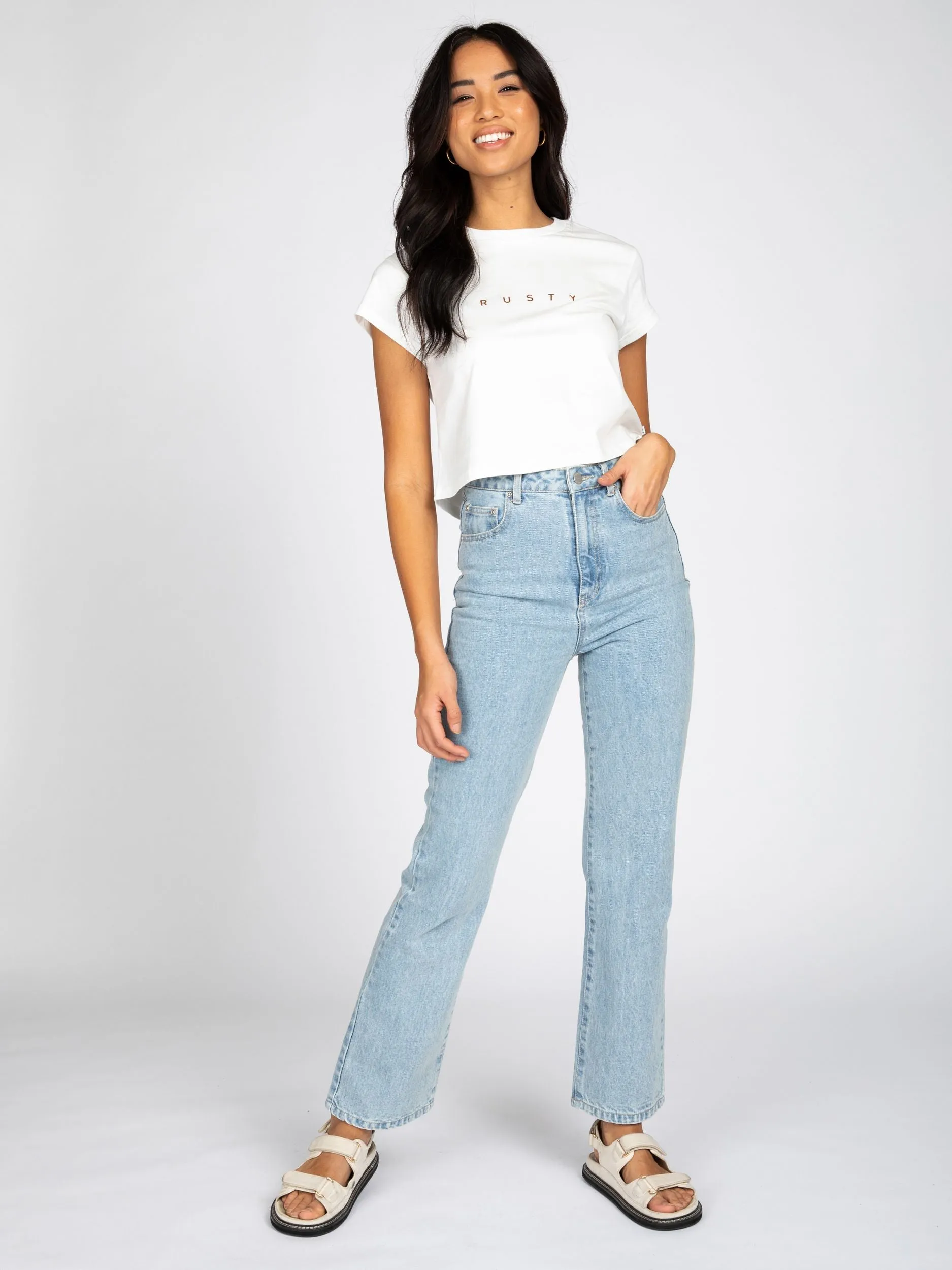 RUSTY ESSENTIALS CLASSIC SLIM CROP TEE