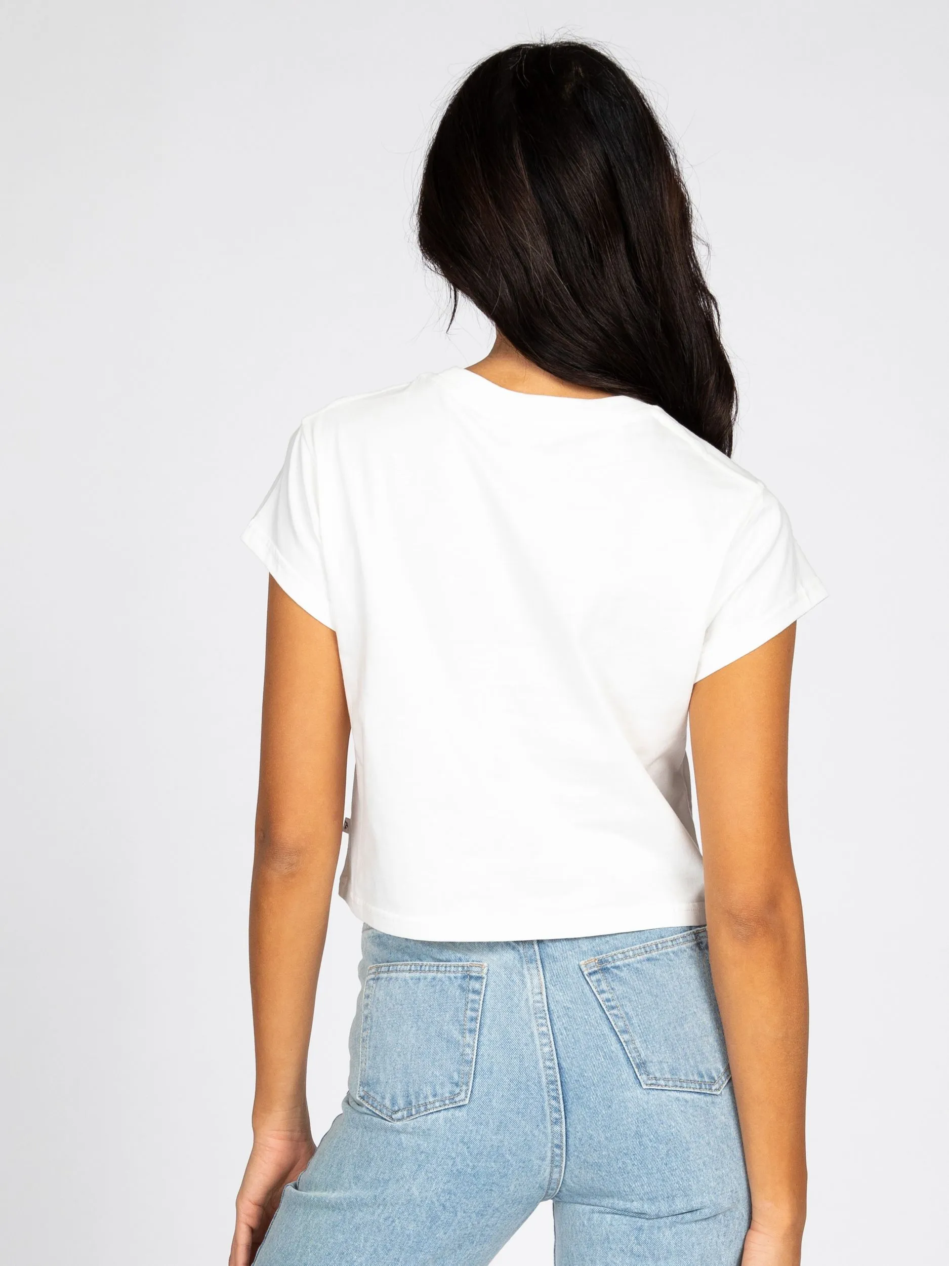 RUSTY ESSENTIALS CLASSIC SLIM CROP TEE