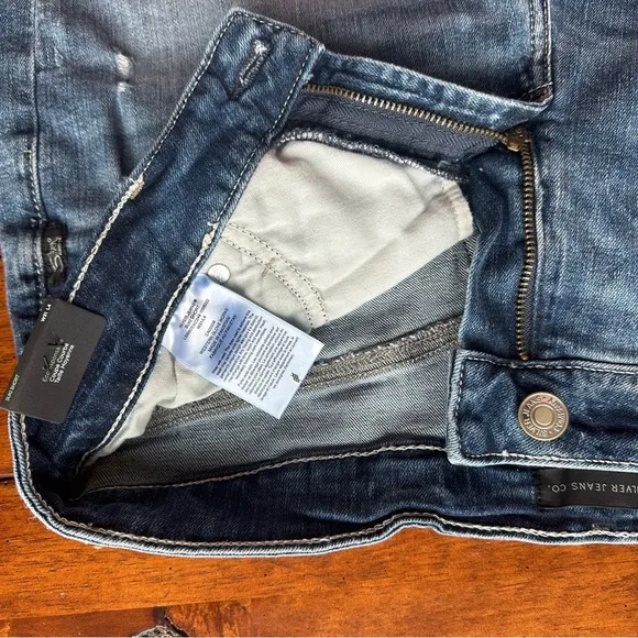 Silver Jean Shorts Distressed Curvy Fit Mid Rise 4” Size 31
