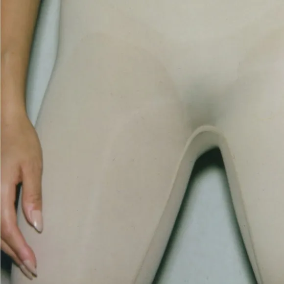 SKIMS Sculpting Short Above The Knee Seamless Shape Wear High Rise xxs/xs