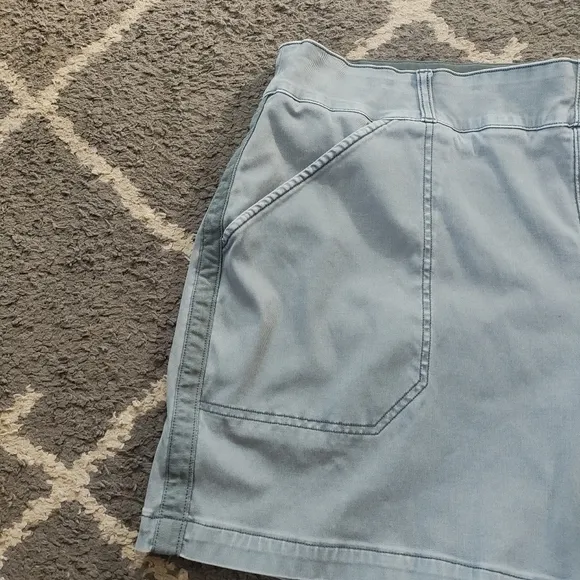 Spanx Stretch Twill Shorts 6&quot; in Hazy Blue