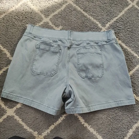 Spanx Stretch Twill Shorts 6&quot; in Hazy Blue