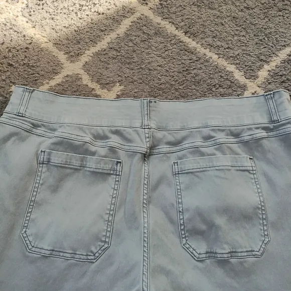 Spanx Stretch Twill Shorts 6&quot; in Hazy Blue