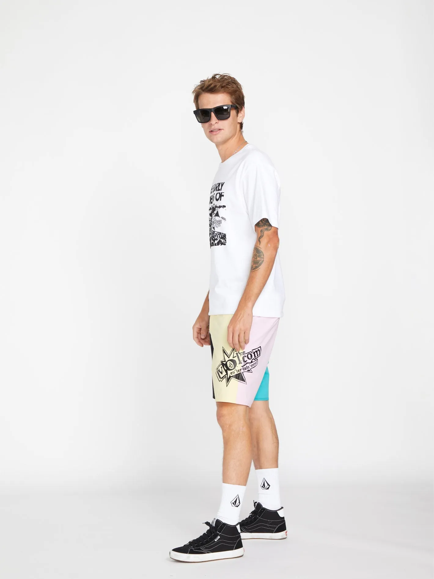 V Entertainment Poems T-shirt - WHITE