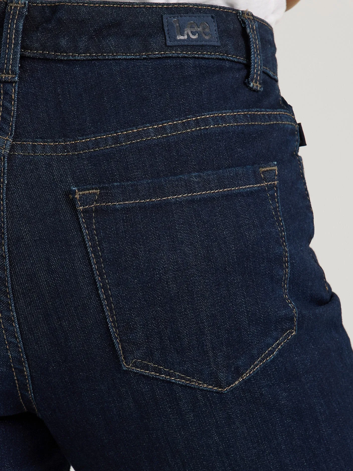 Women’s Instantly Slims Relaxed Fit Straight Leg Jean Classic Fit - Heritage - 340-4894